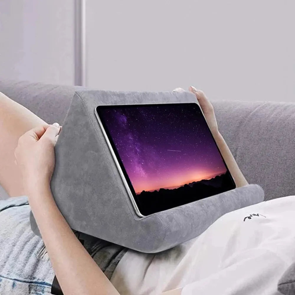 Xnyocn Tablet Pillow Stand – Adjustable Multi-Angle Soft Holder for iPad, Tablets, E-Readers & Smartphones, Comfortable Lap Cushion for Reading, Gaming, and Hands-Free Use